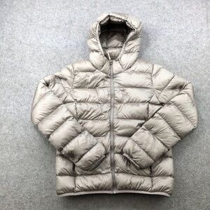 TNA The Little Puff Jacket in taupe lite shine